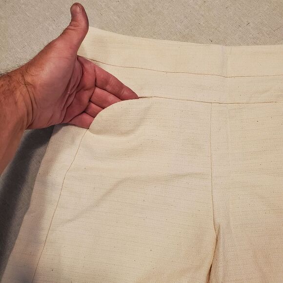 Ellison High Waist Contemporary Dress Shorts in Size M - Picture 7 of 10